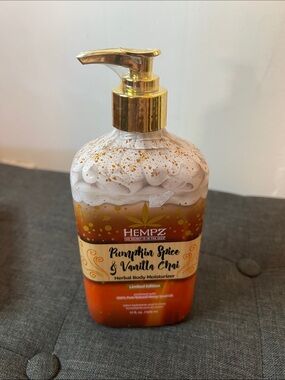Hempz Pumpkin Spice & Vanilla Chai Herbal Body Moisturizer - Orange/Gold 17 oz